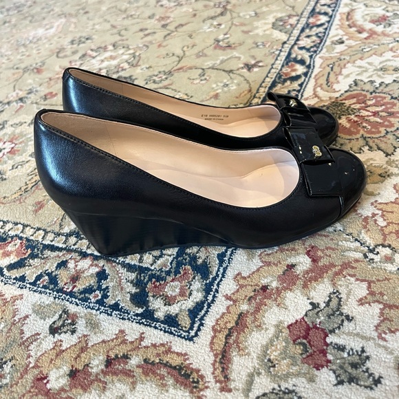 Cole Haan Elsie Black patent wedge W5.5 2.5 inch heel BNIB - Picture 2 of 8